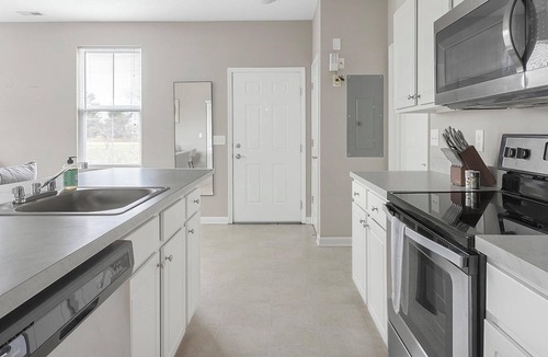Canal Winchester Apartment | Landing | Chic 1BD, Clubhouse, Pool