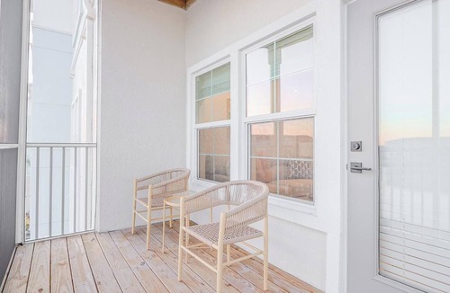 Fort Myers Apartment | Landing | Chic 1BD, Pool