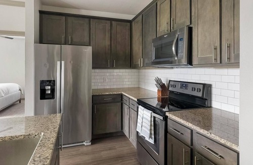 Baytown Apartment | Landing | Chic 2BD in Eastpoint