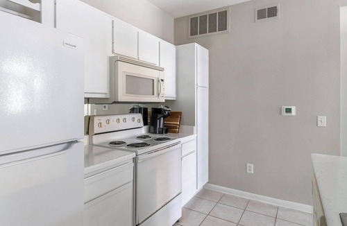 Briarforest Apartment | Landing | Incredible 1BD, Gym, Pool