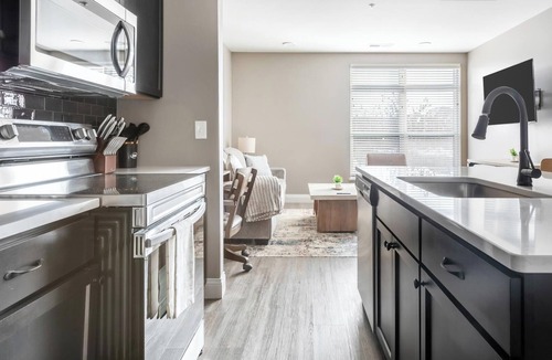 Downtown Columbus Apartment | Landing | Modern 1BD, Yoga Studio, Clubhouse