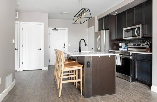 Downtown Columbus Apartment | Landing | Modern 1BD, Yoga Studio, Clubhouse