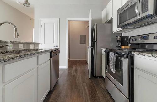 Northwest Columbus Apartment | Landing | Modern 2BD, Gym