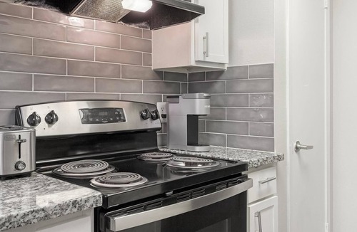 Southside Apartment | Landing | Modern Studio, Clubhouse, Pool