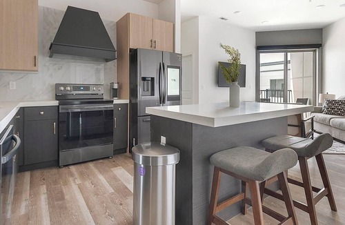 DeBaliviere Place Apartment | Landing | Stunning 2BD, Gym, Yoga Studio