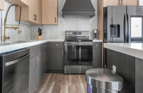 DeBaliviere Place Apartment | Landing | Stunning 2BD, Gym, Yoga Studio
