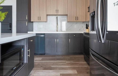 DeBaliviere Place Apartment | Landing | Stunning 2BD, Gym, Yoga Studio
