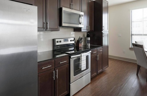 Klein Apartment | Landing | Stylish 2BD, Clubhouse, Gym