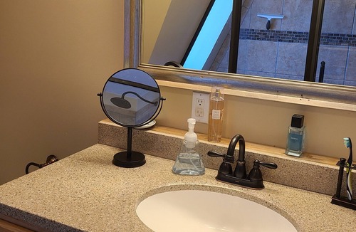 Gateway House | Large 20-30 Bed Residence Centrally Located - Great for Groups!