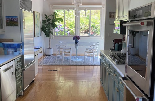 Tiburon House | Large 4-bedroom family home in tranquil Tiburon with back garden