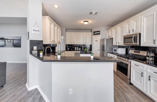 Barker House | Large 7BR Houston Oasis w/Heated Pool, Spa & BBQ
