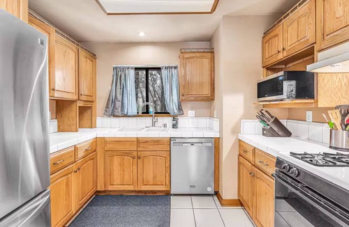 Oakhurst Cabin | Large Cabin with Separate Back Unit by Yosemite-Bass Lake -Hot Tub and Wild Life