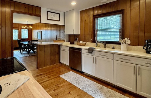 Charter Hills Cabin | Large Deck with Beech Mtn Views/Fireplace/Pets OK/Near Hiking, Biking & Fishing
