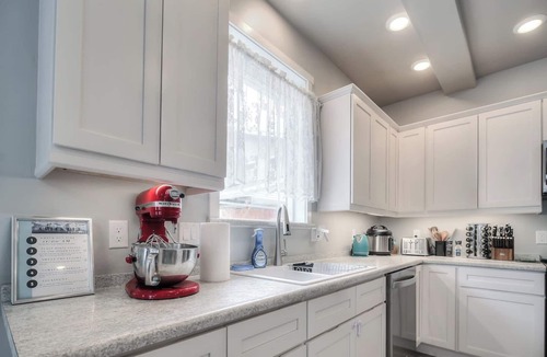 Mendenhaven House | Large Groups Near Glacier w/Hot Tub & Game Room
