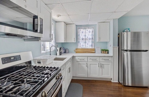Anglesea House | LARGE PRIVATE HOUSE! CLOSE TO BAY & NORTH WILDWOOD NIGHT LIFE! WALK TO BEACH!