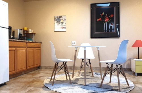 Northside Apartment | Large Private Oasis with Yard Space, Minutes to Downtown