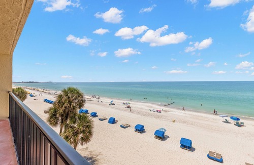 Madeira Beach Condo | Las Brisas 306 by Distinctive Beach Rentals
