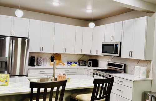 Sand Lake House | LE: 4-bedroom 3full bathroom house in gorgeous Anchorage neighborhood