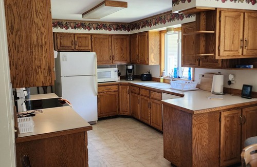 Midland House | Legacy Home- Spacious 4 bedroom family friendly home.