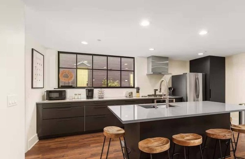 Grand Rapids Apartment | Lehigh Suite - Urban Sanctuary Luxury Stay with Private Parking