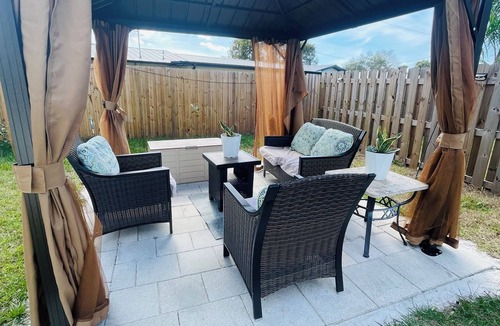 Lochmoor Waterway Estates House | Less than 10 minutes from Fort Myers downtown. 6 minutes from Capel coral