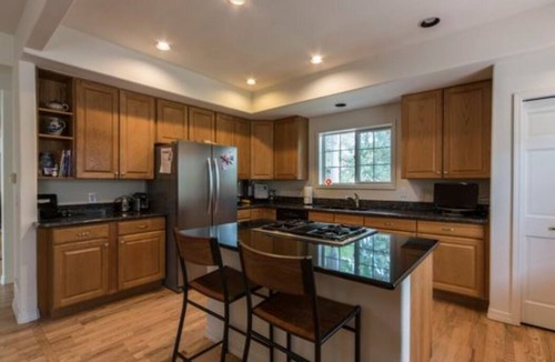 Noble Park House | Light bright centrally located home