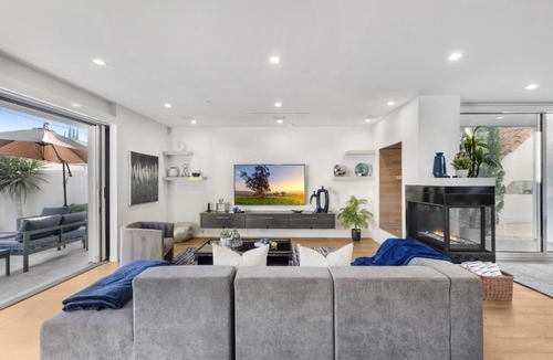 Carthay Circle Apartment | Lindenhurst