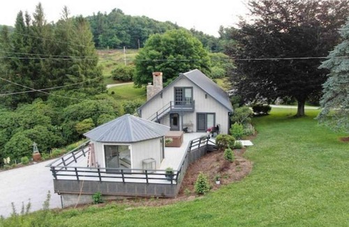 Altamont Ski Chalet | LINVILLE 4 BR 3 BA Château Mountain Home on Wedding Venue,10 Acre Farm,Hot Tub