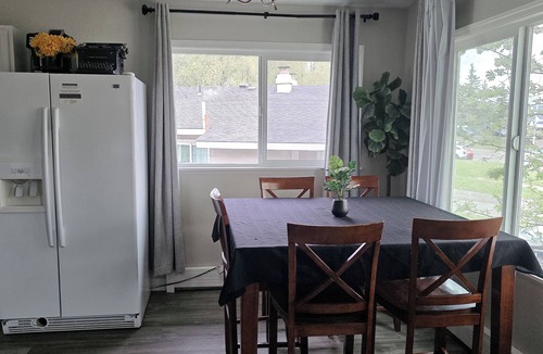 Russian Jack Park House | Lions Loft w/hot tub, king size bed, and kids cove!