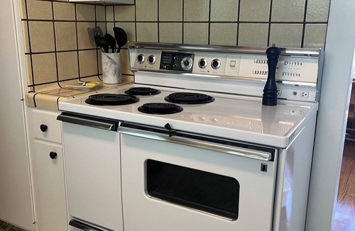West Portal House | Local Style Living Inside the Big City! Two miles to UCSF and Golden Gate Park!
