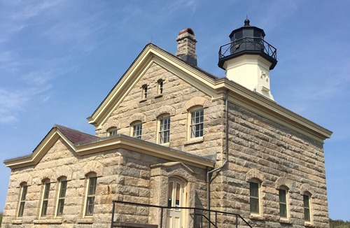 Block Island Resort | Located steps from Old Harbor and beaches nRestaurants and shops one block away.
