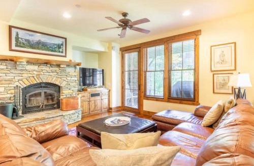 Mammoth Lakes Apartment | Lodges 1129