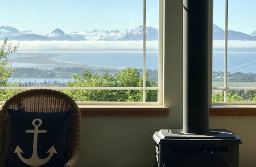 Homer Apartment | Loft on the Hill - In-town, Luxury, BIG VIEW!