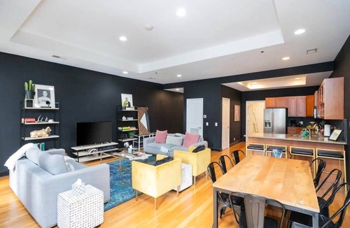 Downtown Nashville Apartment | Loft Over Broadway Strip