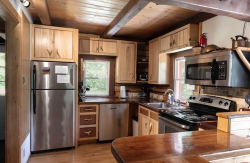 Bladensburg Cabin | Log Cabin Lodge with Indoor Heated Pool
