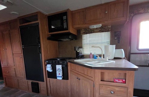 Oraville House | Lois' Hideout Comfy 1 bedroom camper within 7 minutes of Kinkaid Lake.