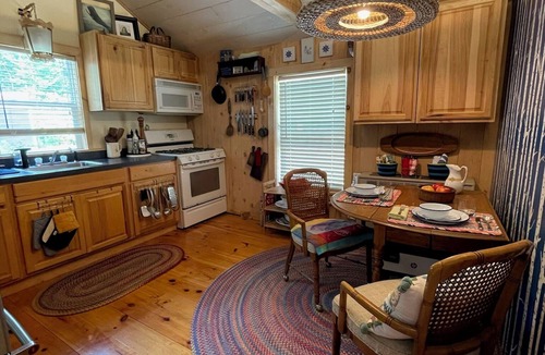 Raymond Cottage | Loon Call Cottage: EZ Lake Front Access To Launch Your Kayak + Great Hot Tub