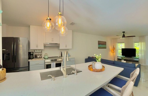 Mariner House | Lovelee Villa Cozy 2-Story Home in Beautiful Cape Coral!