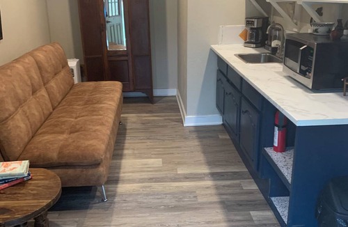 Lake Whitney Cabin | Lovely 1-bedroom cabin with AC in charming Clifton on Lake Whitney. Pool, HotTub