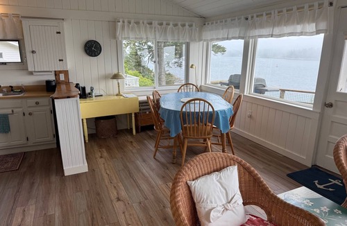 Vinalhaven Cottage | Lovely 1-bedroom cottage on The Reach in charming Vinalhaven perfect for getaway