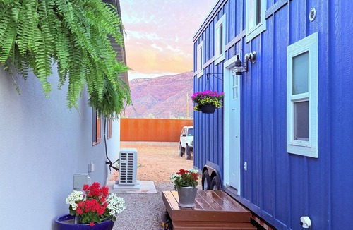 Moab South Valley House | Lovely 2-bedroom tiny home on wheels with AC in Moab