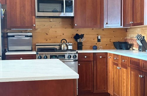 Brighton Cabin | Lovely 4 bedroom Log cabin in Island Pond Vermont Snow Mobile Capitol of NEK