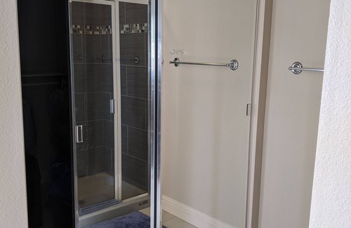 San Pablo House | lovely master suite 5min to pinol shoreline. 10min to Keller Beach extended stay