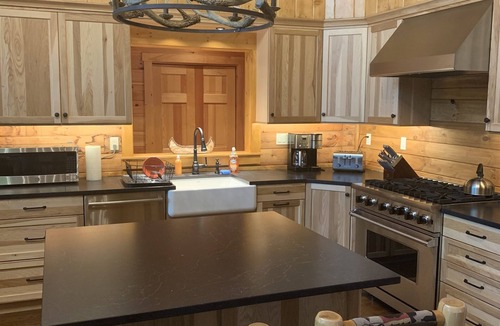 Oxford Cabin | Lovely Private Log Home Perfect For Larger Families Situated On Thompson Lake