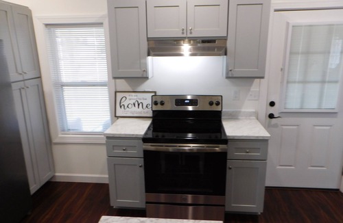 Springfield House | Lovely spacious 3-br home w/firepit close to lakes 3 major cities parks-w/trails