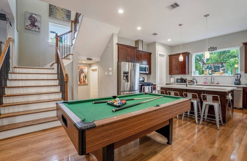 Riverside Terrace House | Lrge Grp House & 6 Bds & Game R & NRG & Med Center