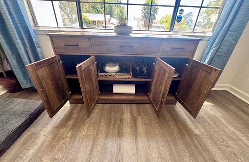 Castro Valley House | Luna's Hosted Retreat - Private Family & Pet Friendly 2BR Suite
