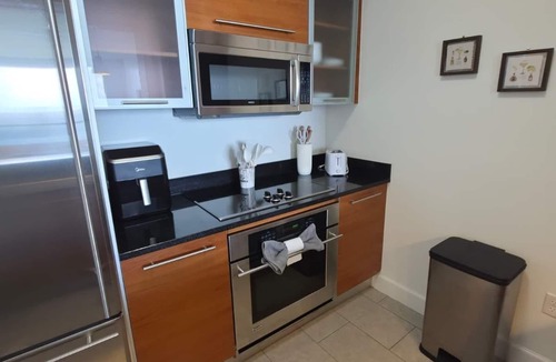 Edgewood Apartment | Lux in White 2BR, Balcony, Pool & Bay View