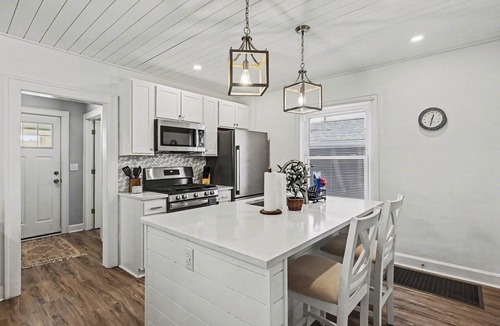 West Columbus House | Luxe 2BR Franklinton - Private Patio - 2Car Garage