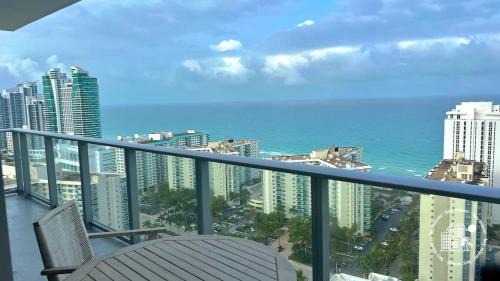 Hollywood South Central Beach House | Luxurious 2b 2b with an Amazing View - Daily resort fee and parking not included -